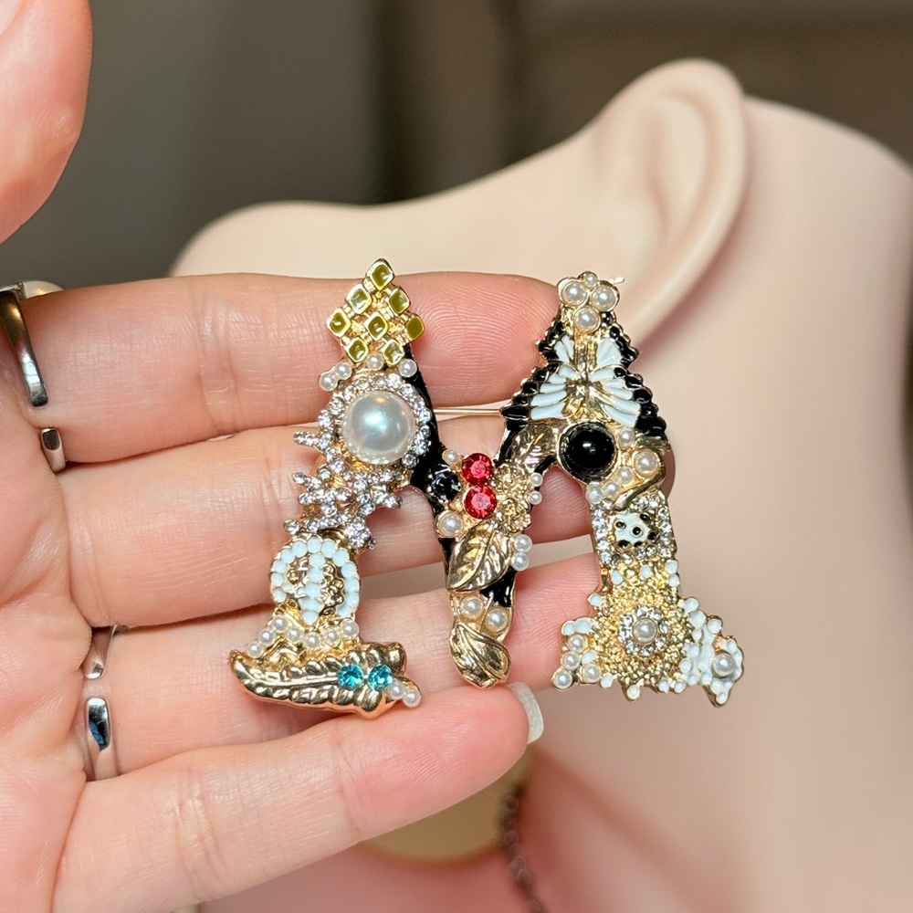 ⚜️ Trendy Gold and Pearl Brooch - Picture 7 of 8